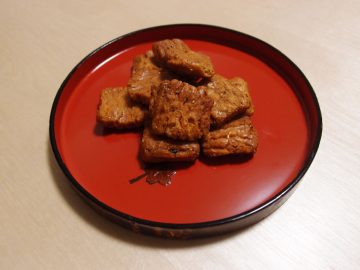やめられない止まらない！　『みやび堂』の痺れるやみつき「あられ」を食べ比べてみた