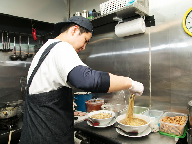 店主の三嶋さん