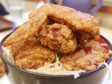 横浜の『北海道唐揚げ えぞ丸』で「ザンギデカ盛り丼」と「ジンギスカンからあげ」を堪能してきた！