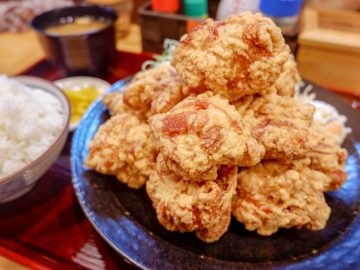 サクッ＆モチッとした衣の食感が秀逸！ 福岡出身の店主が作る『うまかもん』の「博多唐揚げ定食」を食べてきた