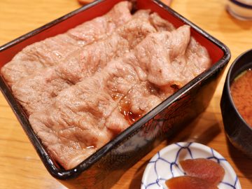 8月は「土曜の牛の日」！ すき焼きの老舗『ちんや亭』で1日14食限定の「うし重」を食べてきた