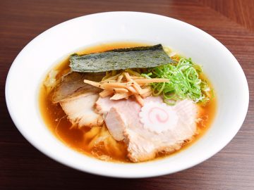 魚介系と動物系出汁の美しいバランスに癒される！ 『麺や 河野』の「醤油ら～めん」が旨すぎる