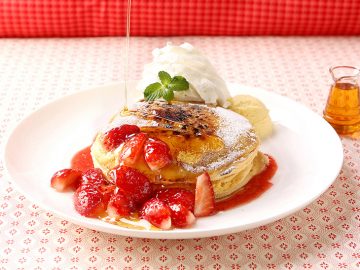 もう食べた？ 『クア・アイナ』の期間限定新メニュー「いちごのパンケーキブリュレ」が登場！