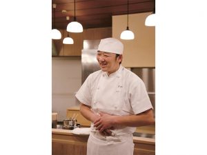 三代目の吉原出日（いづひ）さん。身振りも自然体ながら、品の良さがうかがえるのはさすが