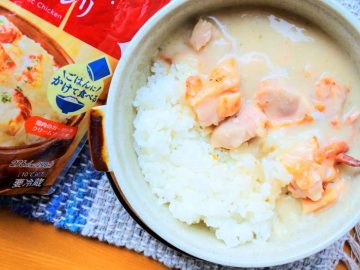 シチューライス否定派がファミマで超話題のご飯にかける専用「シュクメルリ」を食べてみた
