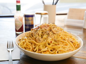 約1.5kg！ 浅草『カルボ』でデカ盛りすぎる焼きスパゲティ「カルボ・山」を食べてきた