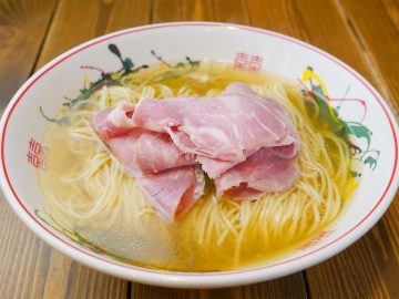 『らぁめん小池』や『キング製麺』の店主が手掛ける『ぷれじでんと』（本郷三丁目）の絶品「塩ラーメン」が旨いワケ！