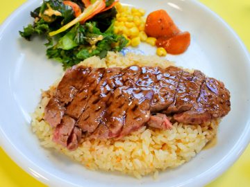 牛肉×ピラフが最高に合う！ 函館市民が愛する「ステピ」ってどんな料理？