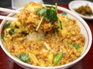 厨房で作ったら美味しすぎて看板メニューに！ 人気店の絶品「元まかない飯」4選