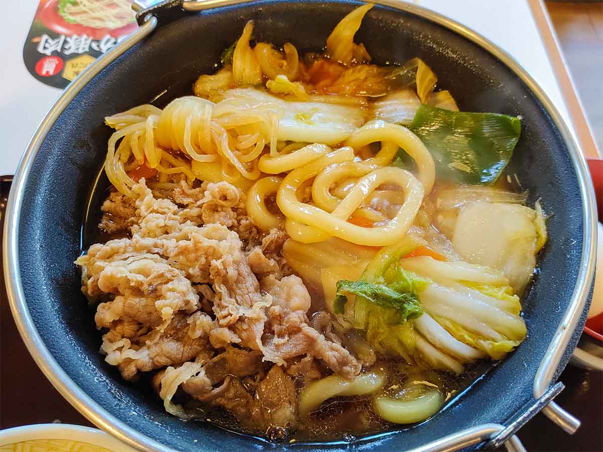 【実食レポ】間違いなく大当たりのメニュー!『すき家』の「牛すき鍋定食」を食べてみた