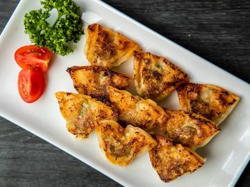 デリバリーで一番ウマいと話題になった『おつまみ餃子 福虎』が実店舗をオープン。おすすめの一品は？