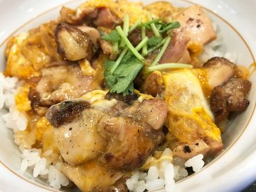なか卯の看板商品“親子丼”が確変！？ 香ばしくてやみつきになる「炭火焼き親子丼」を食べてみた