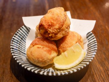 カラアゲニストも絶賛！ 藻塩の旨みと甘みがクセになる人気大衆食堂の「旨塩からあげ」がウマい理由