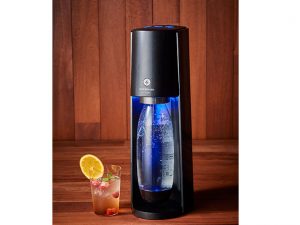 タイプ：電動。セット内容：ソーダーメーカー本体×1、DWSボトル（食器洗い機対応）×1※耐熱温度70度まで　ガスシリンダー60L×1、電源コード1個付。価格2万4200円、カラー：ホワイト、ブラック